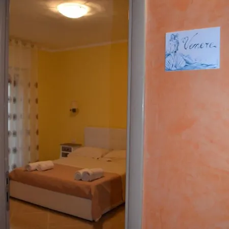 Nocleg ze śniadaniem 100 Metri Dal Mare 3*