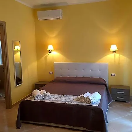 Nocleg ze śniadaniem 100 Metri Dal Mare 3*